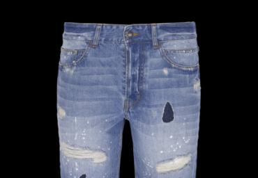 Denim short with rips and freyed hem. - MSRT DISTRESSED