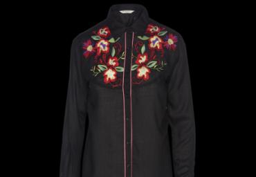 Long sleeve shirt with floral embroidery detail. - LWT 432DREW